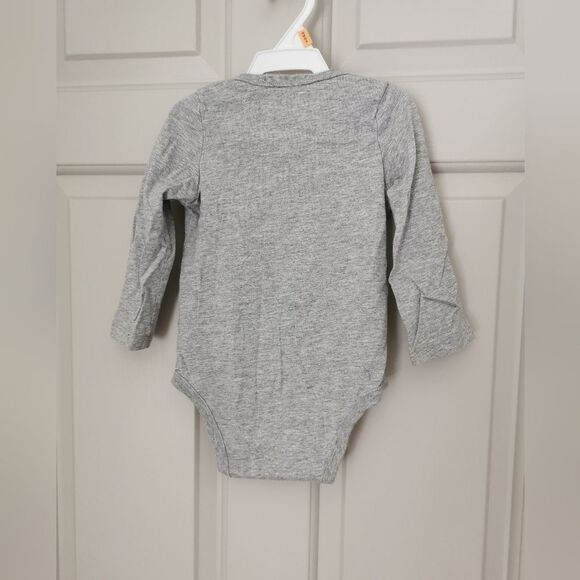3/$15 Gap long sleeve onesie size 18-24 m - Picture 3 of 3